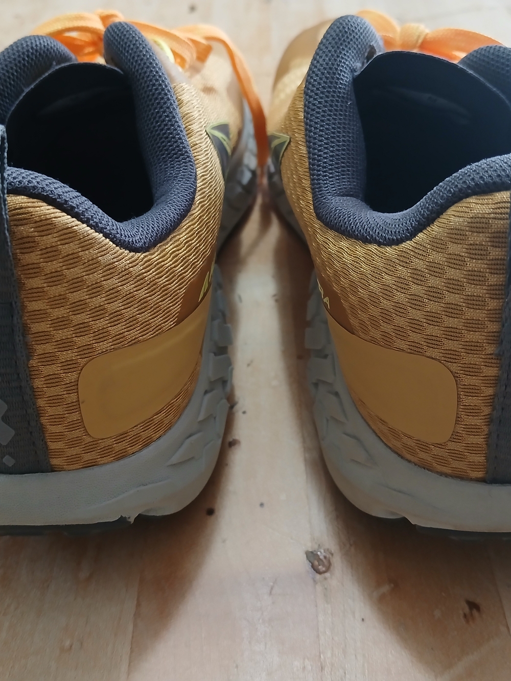 Altra Trail Running Shoes Sneakers Yellow Womens Size 9 - Picture 4 of 7
